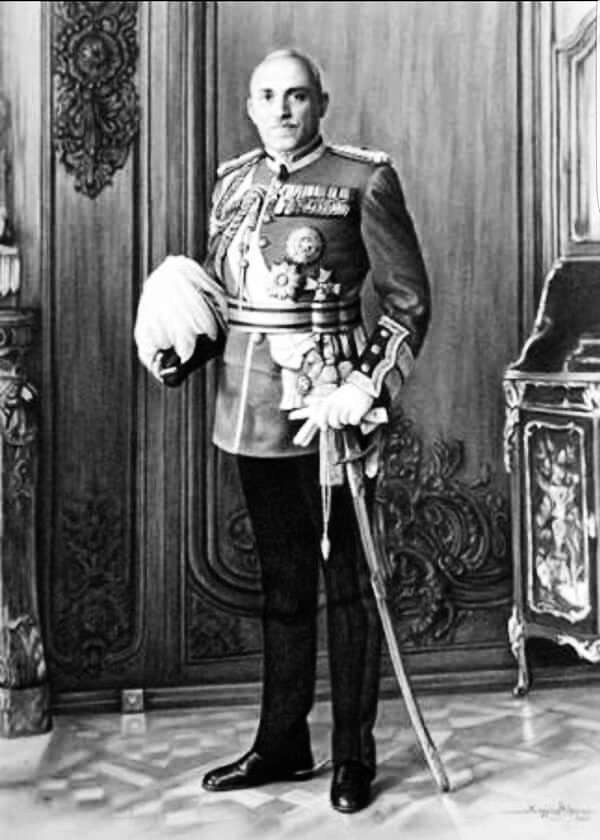 The Amir of Bahawalpur Nawab Sadiq in ceremonial dress - Al Bidayah
